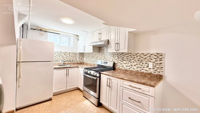 26 Algonquin Cres in Aurora, ON - Building Photo - Building Photo