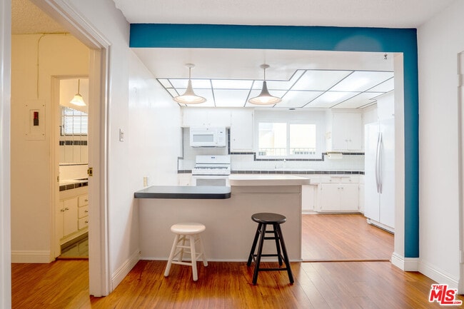 property at 446 S St Andrews Pl