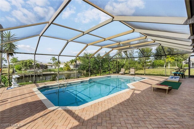 201 SE 28th Terrace in Cape Coral, FL - Foto de edificio - Building Photo