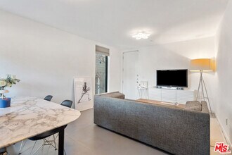 3248 Descanso Dr in Los Angeles, CA - Building Photo - Building Photo