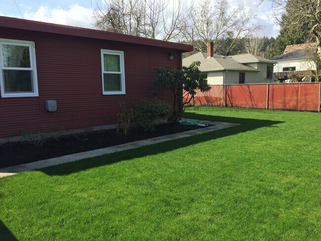 7641 SE Alder St in Portland, OR - Building Photo - Building Photo