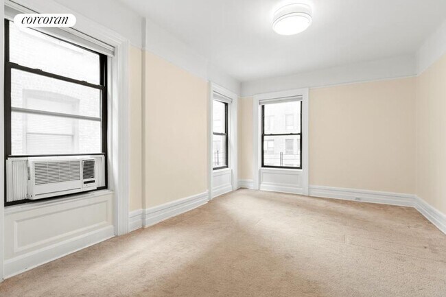 240 W 102nd St in New York, NY - Building Photo - Building Photo