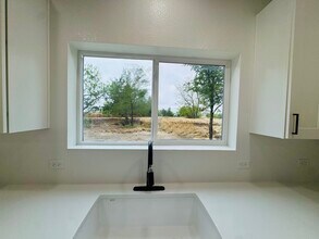 387 Old Lockhart Rd in Lockhart, TX - Foto de edificio - Building Photo