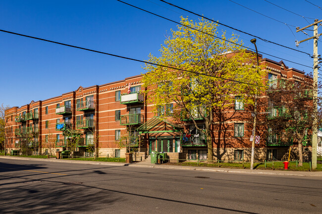 3101-3141 Jean-Talon Rue E in Montréal, QC - Building Photo - Building Photo