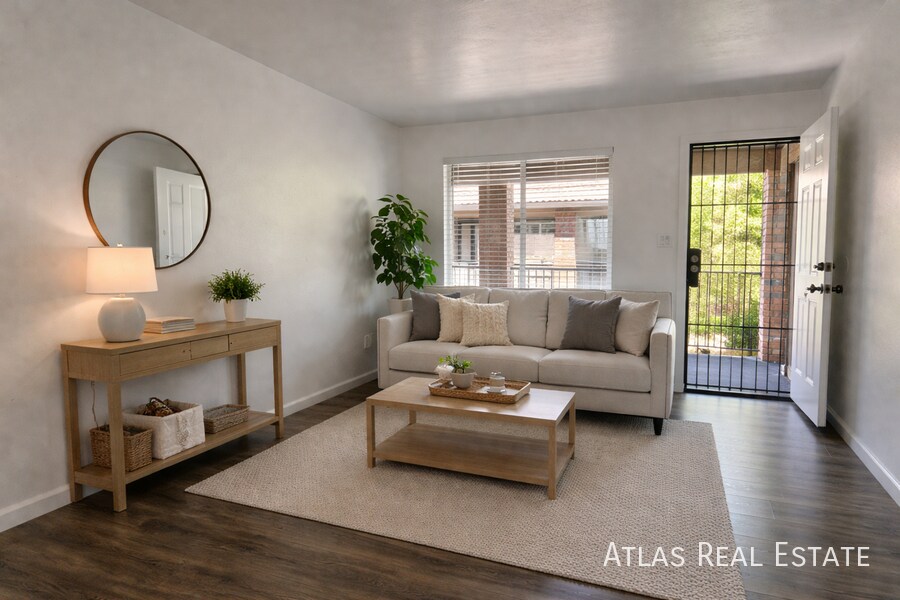 1045 E University Dr in Mesa, AZ - Building Photo