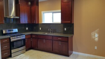 2615 Wallace St in Oakland, CA - Building Photo