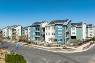 Santa Fe Commons in Tulare, CA - Building Photo