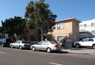3250 Mission Blvd in San Diego, CA - Foto de edificio - Building Photo