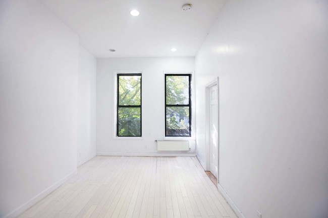 64  Elliot Place in Brooklyn, NY - Building Photo - Floor Plan