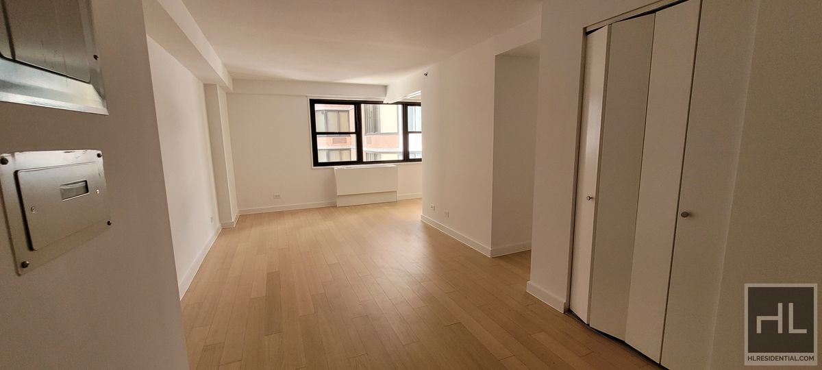 East 39th Street in New York, NY - Building Photo