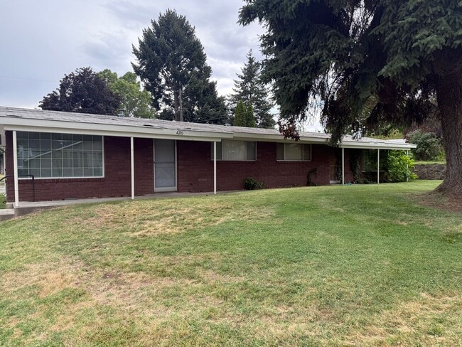 4210 W Chestnut Ave in Yakima, WA - Building Photo - Building Photo