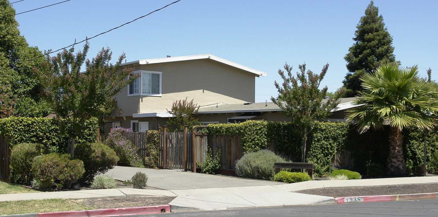 1935 Carlotta Dr in Concord, CA - Building Photo