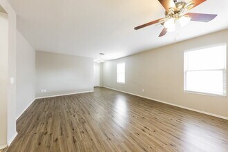 3043 W Lucia Dr in Phoenix, AZ - Building Photo - Building Photo