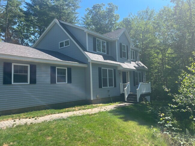 11 Pinecrest Dr in York, ME - Foto de edificio - Building Photo