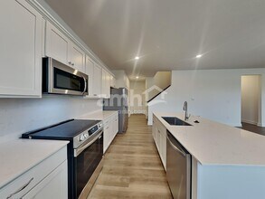 9139 Henley Ave in Reynoldsburg, OH - Foto de edificio - Building Photo