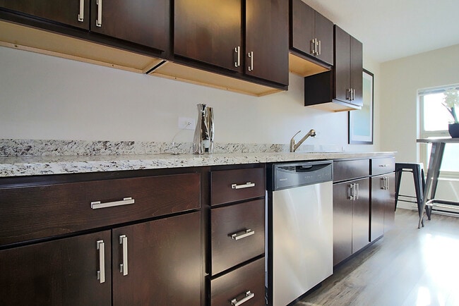 38 W Chestnut St in Chicago, IL - Building Photo - Building Photo