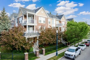 3651 Marda Link SW in Calgary, AB - Building Photo