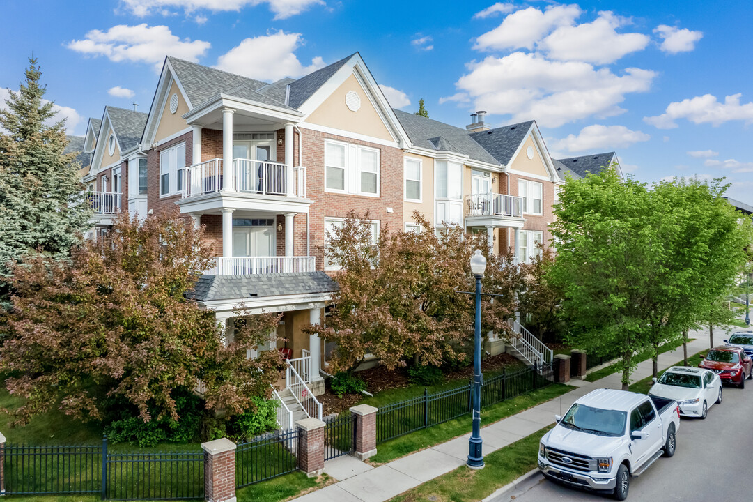 3651 Marda Link SW in Calgary, AB - Building Photo