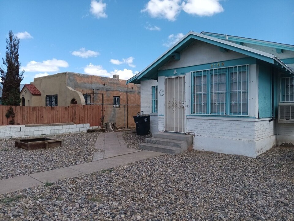 2129 Coal Ave SE in Albuquerque, NM - Building Photo