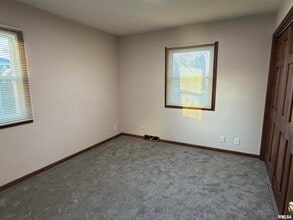 4576 Cheyenne Ave in Davenport, IA - Foto de edificio - Building Photo