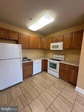422 W Franklin St, Unit 1B in Baltimore, MD - Building Photo - Building Photo
