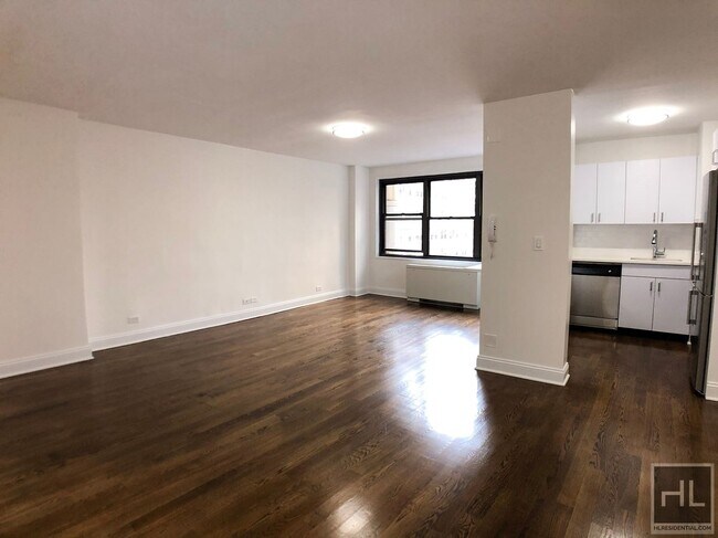 5 AVENUE, Unit 16L in New York, NY - Building Photo - Building Photo