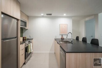 975 Nostrand Ave in Brooklyn, NY - Foto de edificio - Building Photo