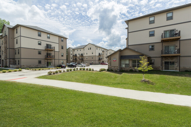 The Heights at Lincoln Swing in Ames, IA - Building Photo - Building Photo