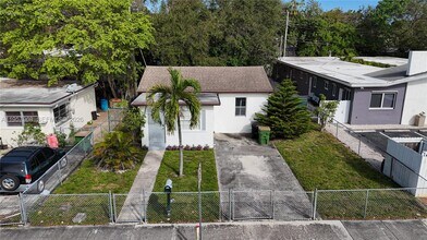 1215 NE 127th St in North Miami, FL - Building Photo - Building Photo