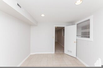 1944 N Bissell St, Unit G in Chicago, IL - Building Photo - Building Photo