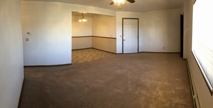 1500 Northgate Dr, Unit 6 in Ely, IA - Building Photo - Building Photo