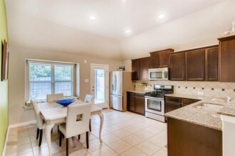 720 Ann Taylor Dr in Austin, TX - Building Photo - Building Photo