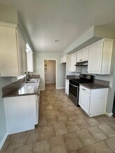 307 S Basque Ave, Unit APT B in Fullerton, CA - Building Photo - Building Photo