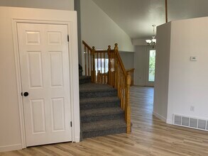 1439 N 2375 W in Layton, UT - Foto de edificio - Building Photo