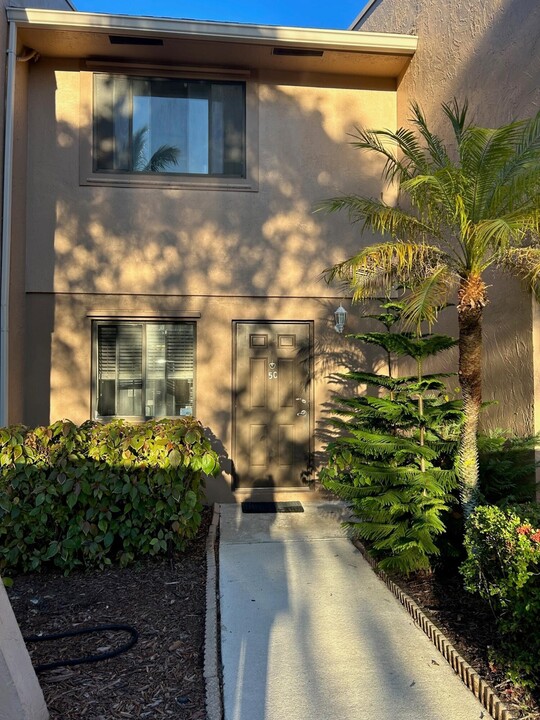 139 Sparrow Dr in Royal Palm Beach, FL - Foto de edificio