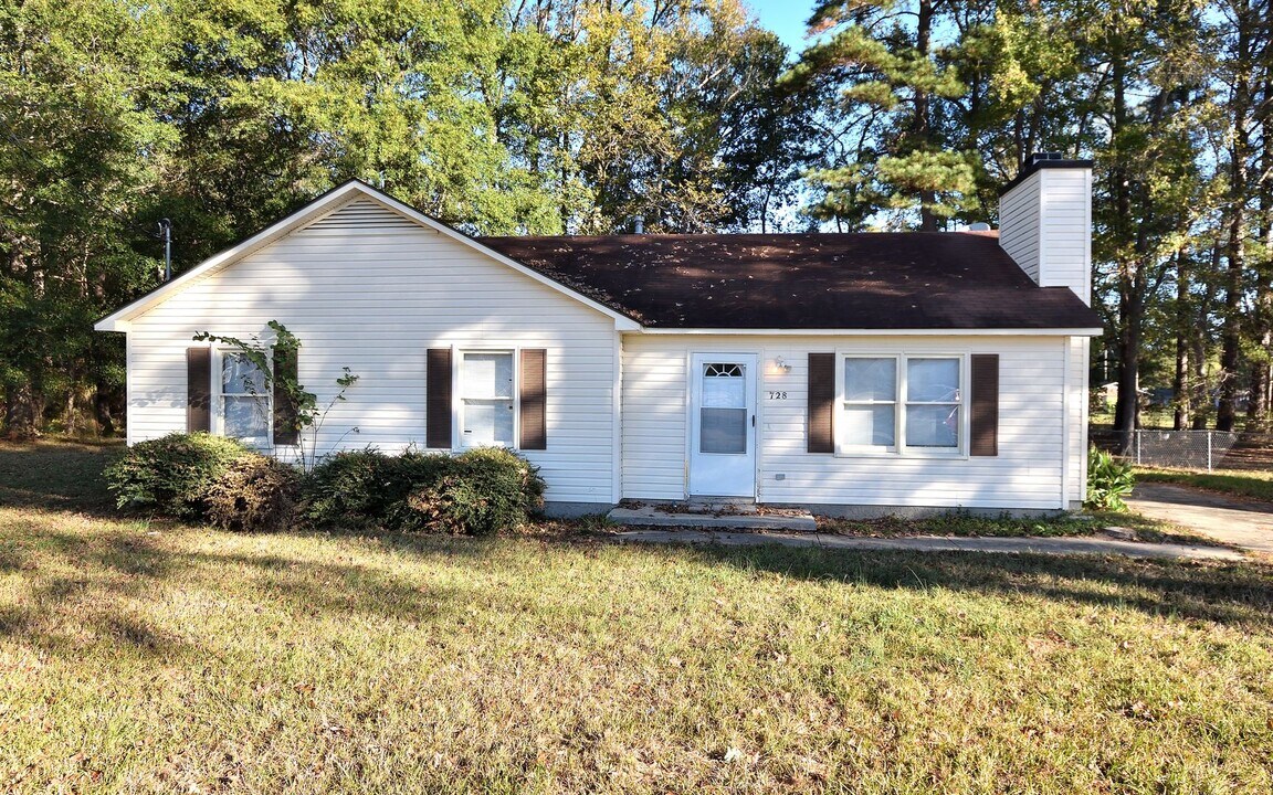 728 Salisbury Dr in Rocky Mount, NC - Building Photo