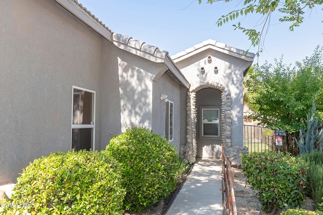 43963 Glenraven Rd in Lancaster, CA - Building Photo - Building Photo