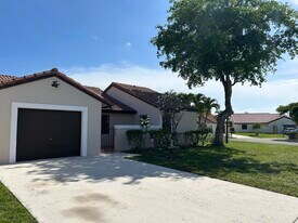45 Columbia Ct in Deerfield Beach, FL - Building Photo