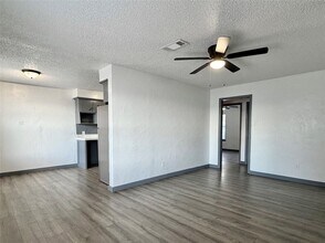 2526 Louise St, Unit B in Denton, TX - Building Photo - Building Photo