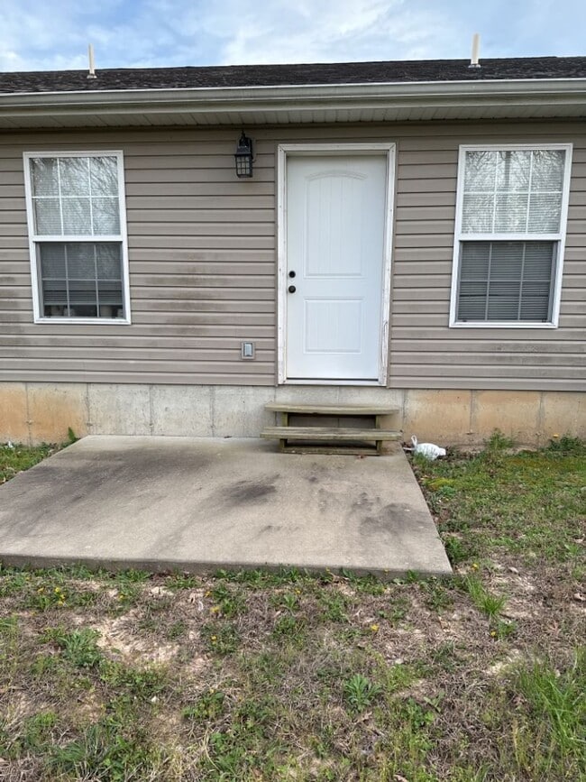 184 Lyle Curtis Cir in Waynesville, MO - Building Photo - Building Photo