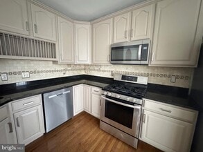 43511 Evian Ln in Chantilly, VA - Building Photo - Building Photo