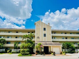 7286 Huntington Ln in Delray Beach, FL - Building Photo