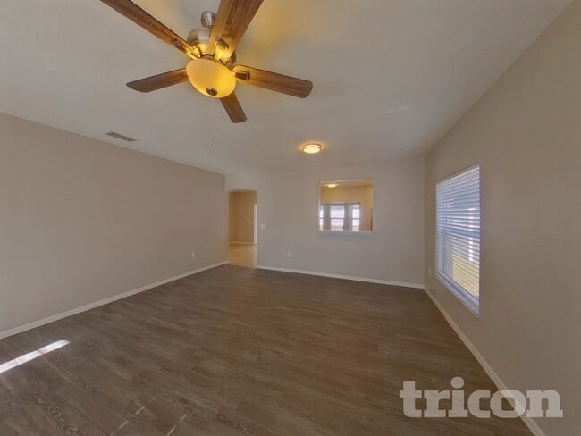 11008 Newbridge Dr in Riverview, FL - Building Photo - Building Photo