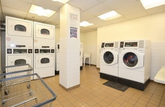 337 E 41st St, Unit 2a in New York, NY - Foto de edificio - Building Photo