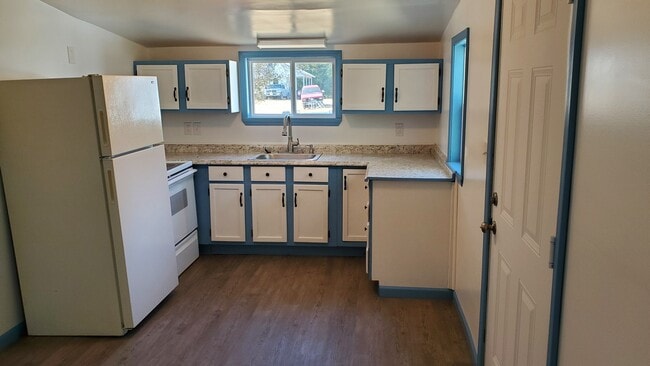 390 Cottage Home Rd in Liberty, TN - Foto de edificio - Building Photo