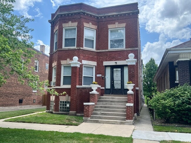 property at 7136 S Prairie Ave