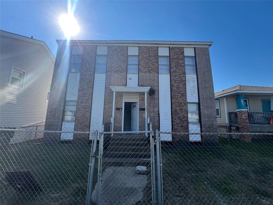 1807 Ursuline St in Galveston, TX - Building Photo