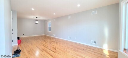 11 Wallis Ave in Jersey City, NJ - Building Photo - Building Photo