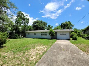 5442 Thornhill Rd in Pensacola, FL - Foto de edificio - Building Photo