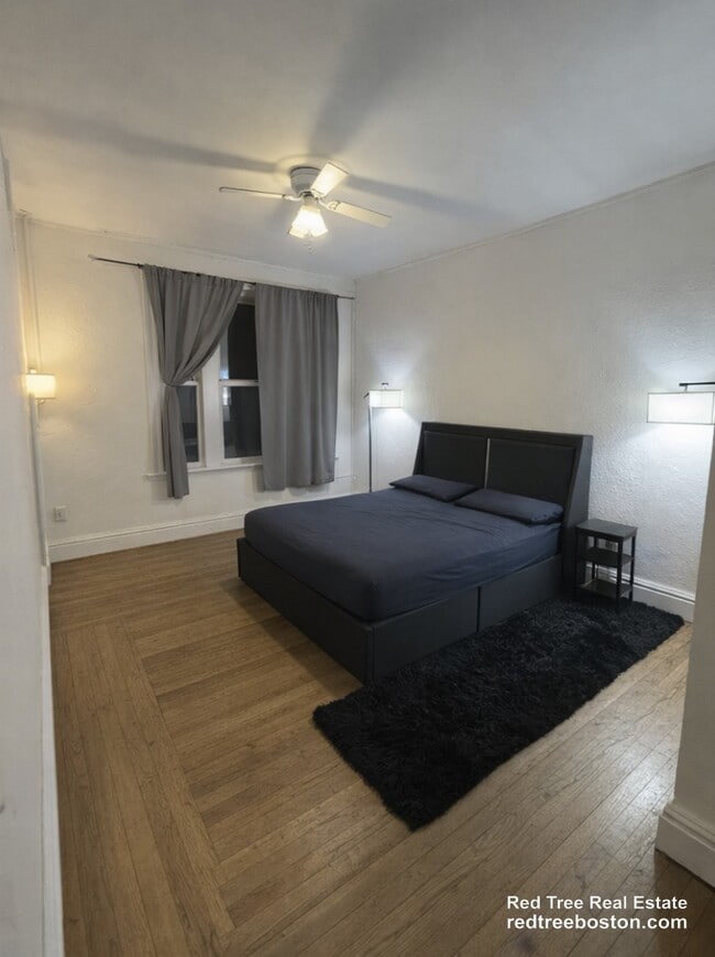 11 Euston St, Unit 2 in Brookline, MA - Foto de edificio - Building Photo